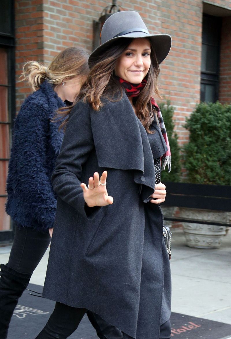 La nouvelle image de Nina Dobrev: photos, les meilleures images de l'étoile dans la nouvelle image