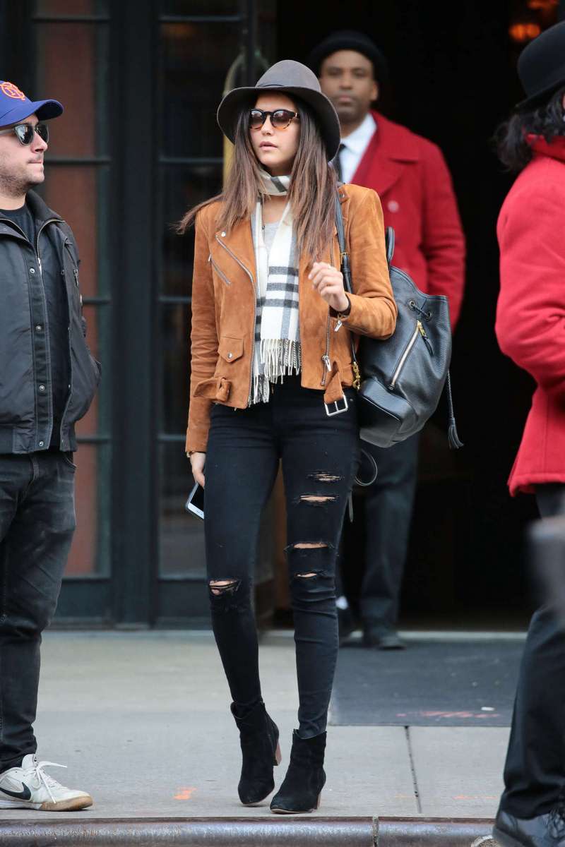 La nouvelle image de Nina Dobrev: photos, les meilleures images de l'étoile dans la nouvelle image