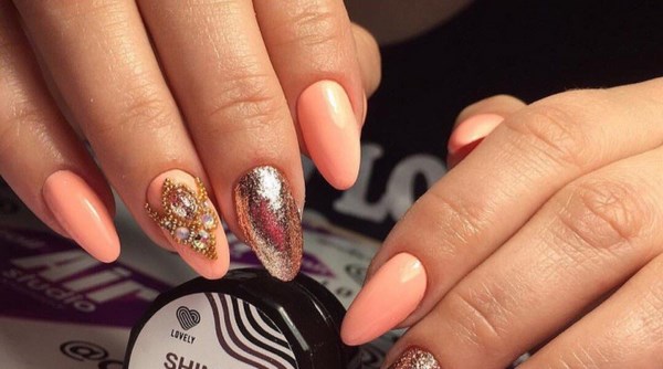 Belle manucure de pêche 2025-2026: les meilleures idées, design, nouveaux articles