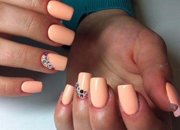 Belle manucure de pêche 2025-2026: les meilleures idées, design, nouveaux articles