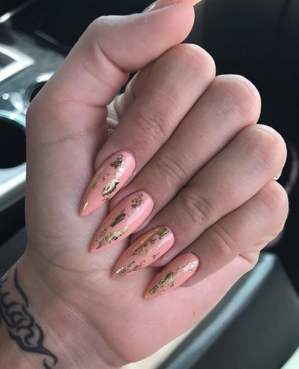 Belle manucure de pêche 2025-2026: les meilleures idées, design, nouveaux articles