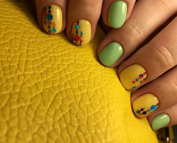 Manucure jaune originale 2025-2026 dans différents styles: nouveaux articles, idées, tendances