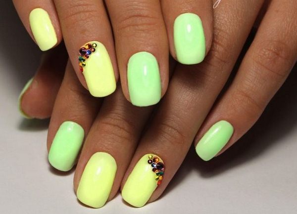 Manucure jaune originale 2025-2026 dans différents styles: nouveaux articles, idées, tendances