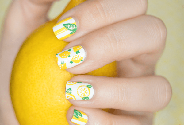 Manucure jaune originale 2025-2026 dans différents styles: nouveaux articles, idées, tendances