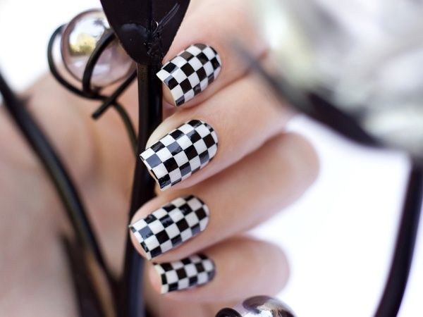 Belle manucure noir et blanc 2025-2026: les meilleures idées de conception d'ongles en noir et blanc dans différents styles