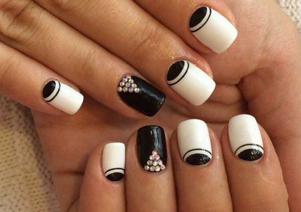 Belle manucure noir et blanc 2025-2026: les meilleures idées de conception d'ongles en noir et blanc dans différents styles