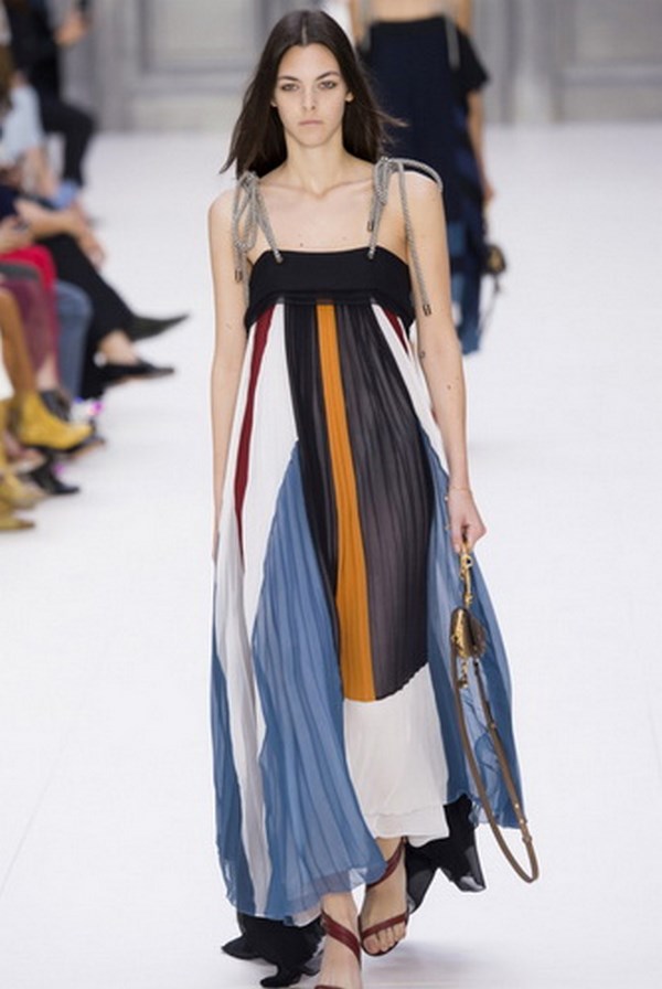 Belles robes d'été de la saison 2025-2026: les meilleurs modèles, nouveaux produits, tendances - photo