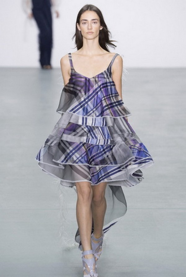 Belles robes d'été de la saison 2025-2026: les meilleurs modèles, nouveaux produits, tendances - photo