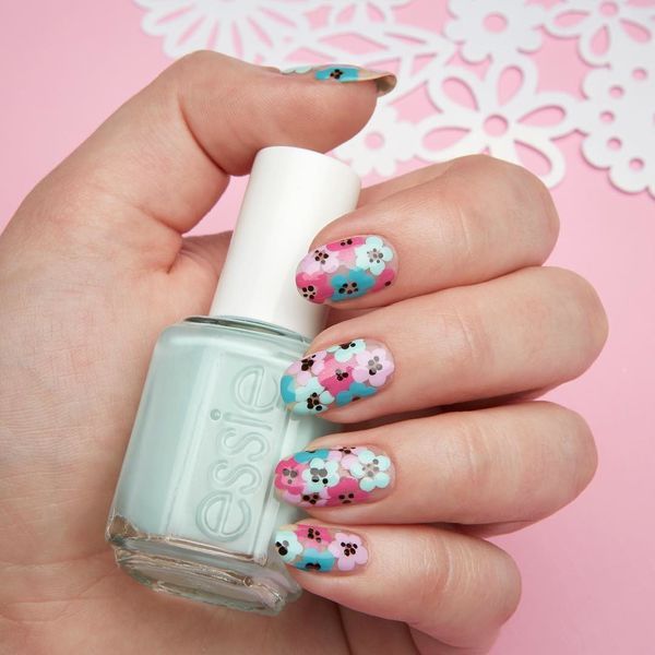 Délicieuse manucure de fleurs 2025-2026: photos, idées de manucure avec des fleurs