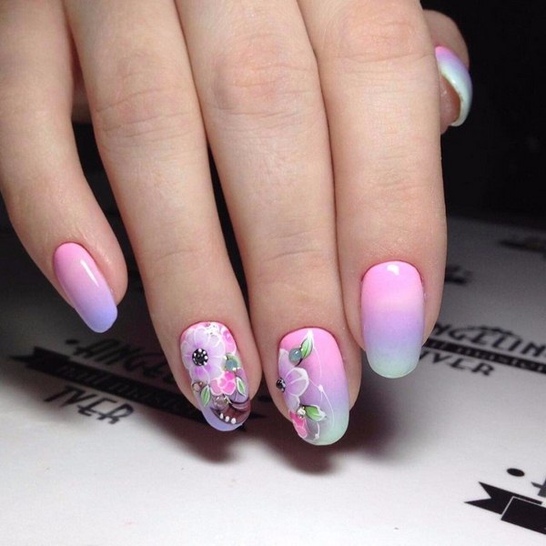 Délicieuse manucure de fleurs 2025-2026: photos, idées de manucure avec des fleurs