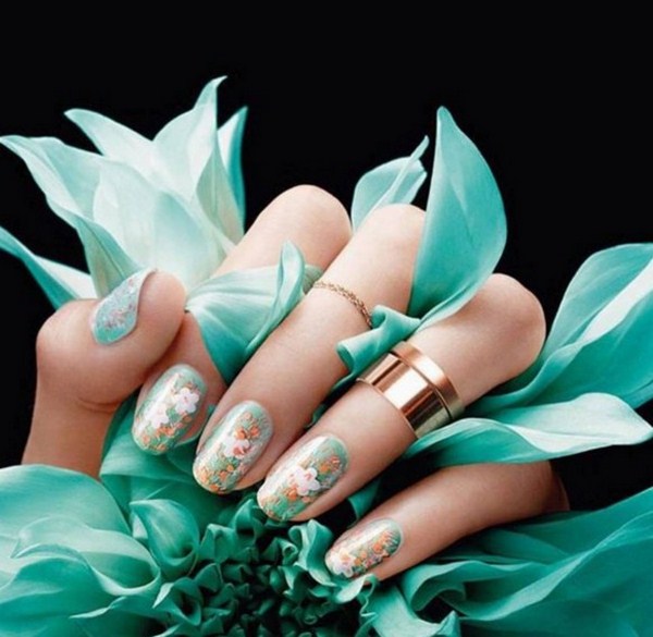 Délicieuse manucure de fleurs 2025-2026: photos, idées de manucure avec des fleurs