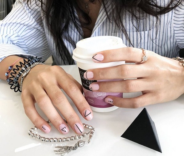 Manucure de bureau tendance 2025-2026: plus de 50 photos d'idées et de nouveautés nail art