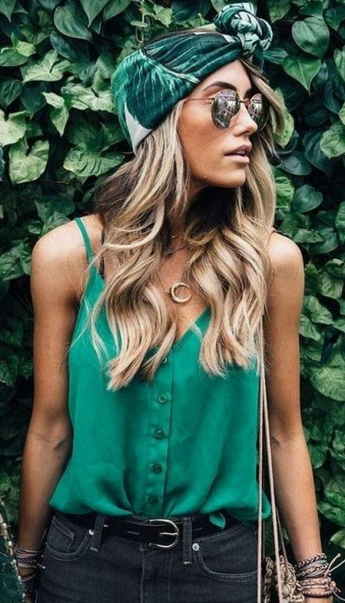 modnyje-povyazki-na-golovu-01 Bandeaux à la mode pour 2025-2026: photo