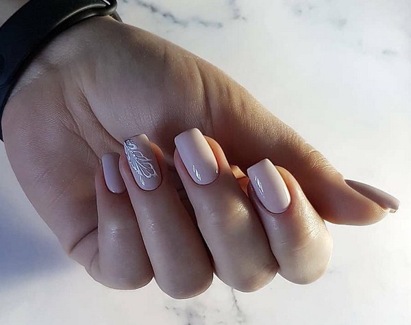 Les meilleures nouveautés de la manucure automne 2025-2026: TOP-5 technicien et TOP-5 nuances d'automne nail art