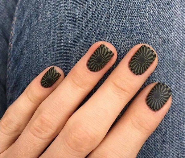 Les meilleures nouveautés de la manucure automne 2025-2026: TOP-5 technicien et TOP-5 nuances d'automne nail art