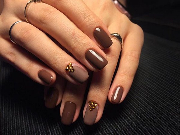 Les meilleures nouveautés de la manucure automne 2025-2026: TOP-5 technicien et TOP-5 nuances d'automne nail art