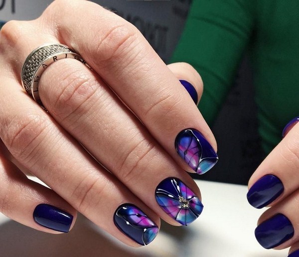 Les meilleures nouveautés de la manucure automne 2025-2026: TOP-5 technicien et TOP-5 nuances d'automne nail art