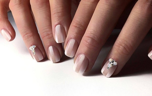 Les meilleures nouveautés de la manucure automne 2025-2026: TOP-5 technicien et TOP-5 nuances d'automne nail art