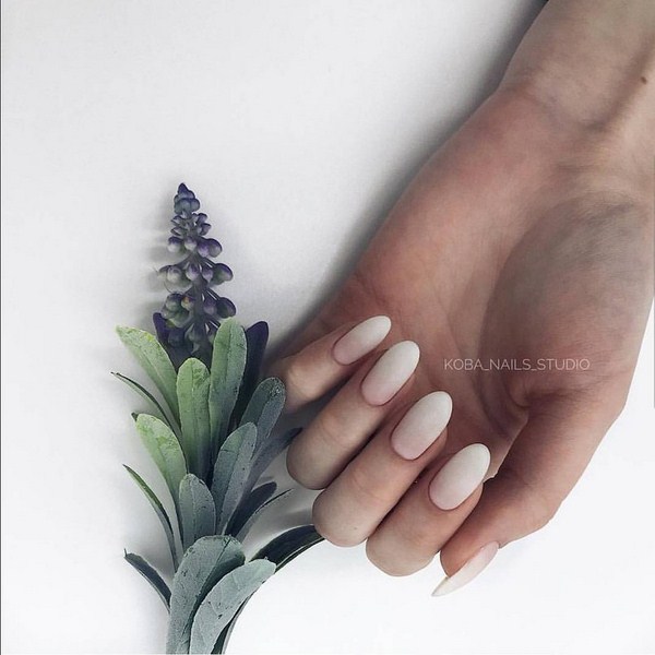 Les meilleures nouveautés de la manucure automne 2025-2026: TOP-5 technicien et TOP-5 nuances d'automne nail art