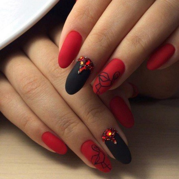 Les meilleures nouveautés de la manucure automne 2025-2026: TOP-5 technicien et TOP-5 nuances d'automne nail art