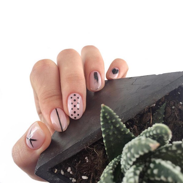 Les meilleures nouveautés de la manucure automne 2025-2026: TOP-5 technicien et TOP-5 nuances d'automne nail art