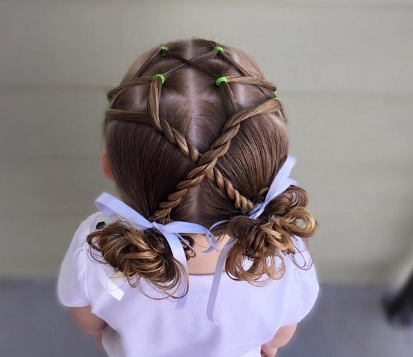 Coiffures de charme pour les filles 2025-2026: idées de photos de coiffures à la maternelle et à l'école