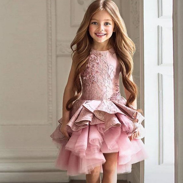 Coiffures de charme pour les filles 2025-2026: idées de photos de coiffures à la maternelle et à l'école