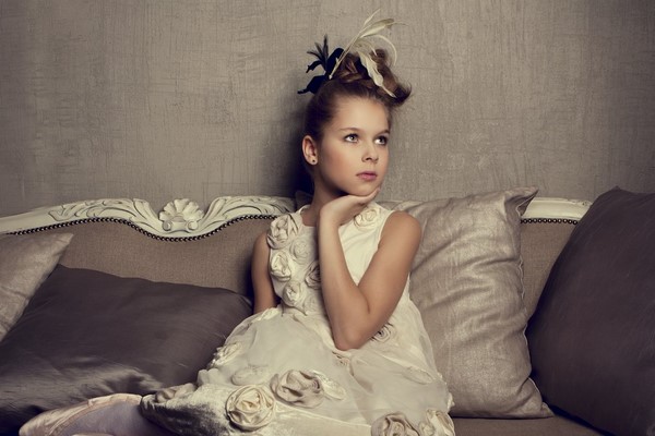 Coiffures de charme pour les filles 2025-2026: idées de photos de coiffures à la maternelle et à l'école