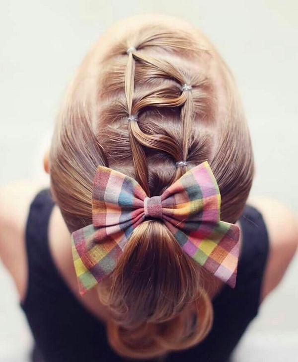 Coiffures de charme pour les filles 2025-2026: idées de photos de coiffures à la maternelle et à l'école