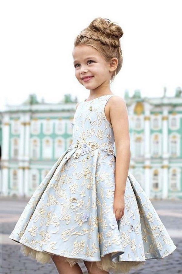 Coiffures de charme pour les filles 2025-2026: idées de photos de coiffures à la maternelle et à l'école