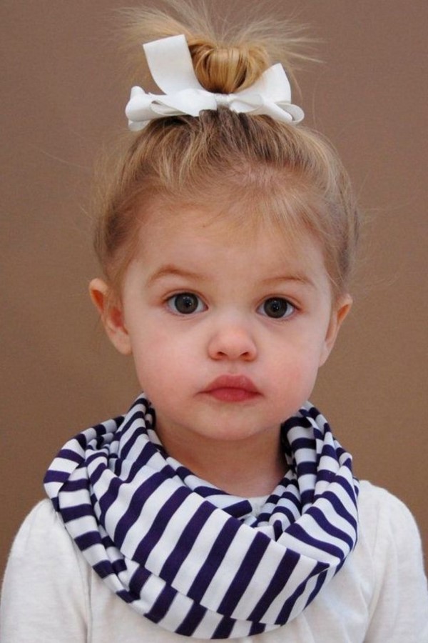 Coiffures de charme pour les filles 2025-2026: idées de photos de coiffures à la maternelle et à l'école