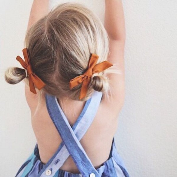 Coiffures de charme pour les filles 2025-2026: idées de photos de coiffures à la maternelle et à l'école