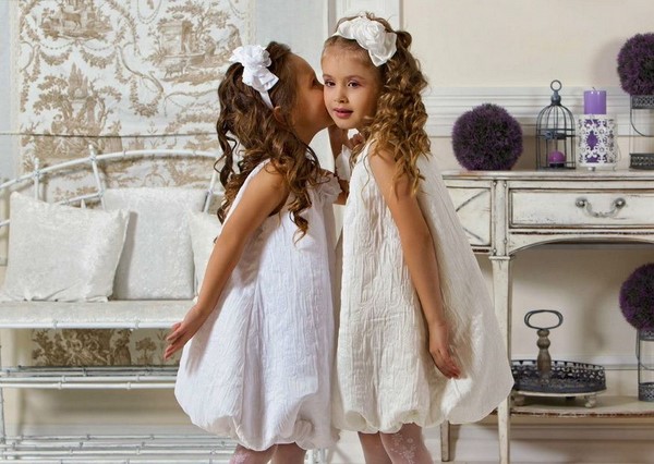 Coiffures de charme pour les filles 2025-2026: idées de photos de coiffures à la maternelle et à l'école