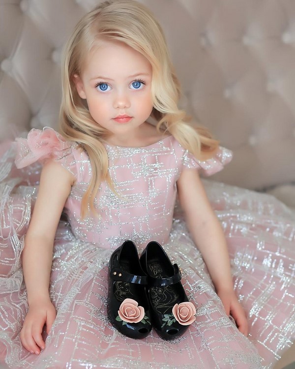 Coiffures de charme pour les filles 2025-2026: idées de photos de coiffures à la maternelle et à l'école