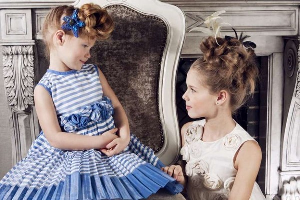 Coiffures de charme pour les filles 2025-2026: idées de photos de coiffures à la maternelle et à l'école