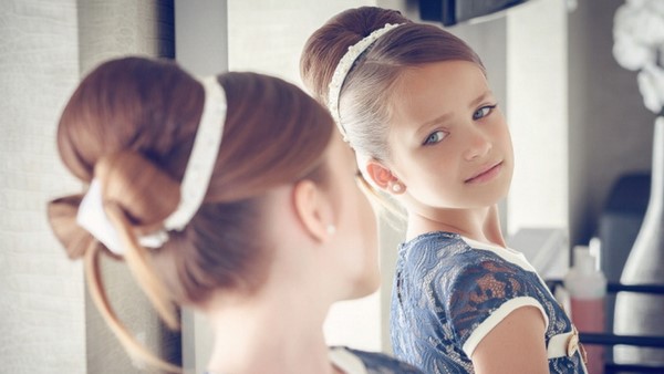 Coiffures de charme pour les filles 2025-2026: idées de photos de coiffures à la maternelle et à l'école