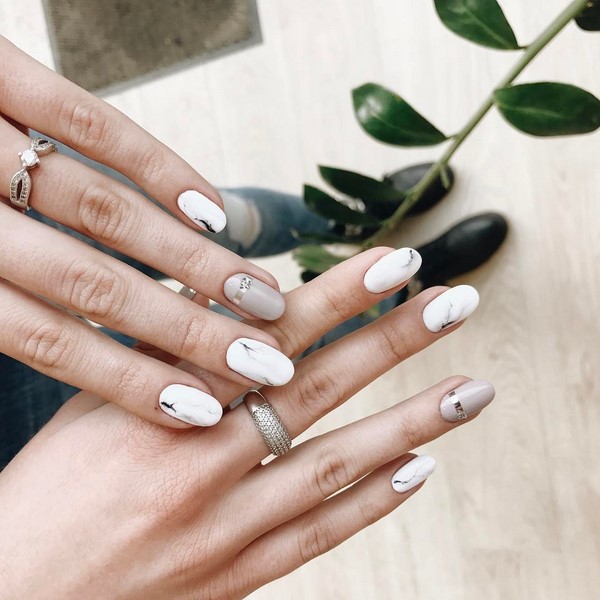 Une merveilleuse manucure pour les ongles en amande 2025-2026: photos