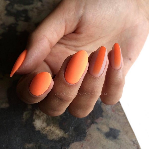 Une merveilleuse manucure pour les ongles en amande 2025-2026: photos