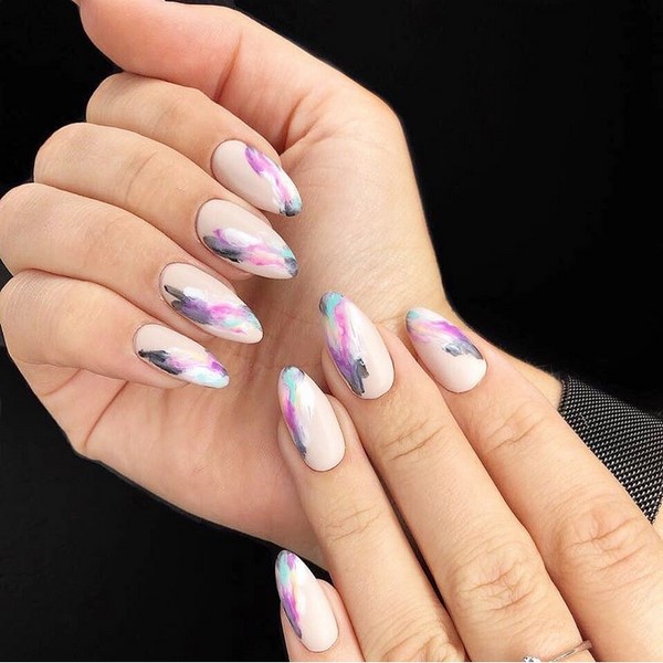 Une merveilleuse manucure pour les ongles en amande 2025-2026: photos