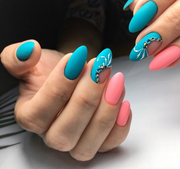 Une merveilleuse manucure pour les ongles en amande 2025-2026: photos