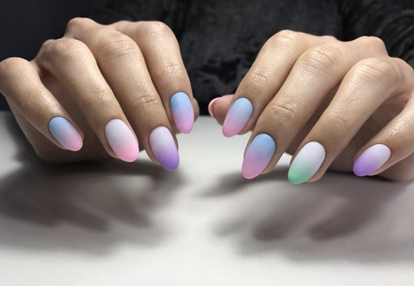 Une merveilleuse manucure pour les ongles en amande 2025-2026: photos