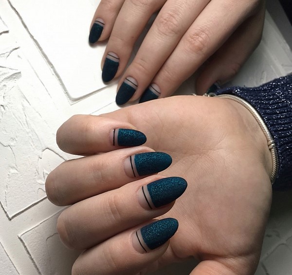 Une merveilleuse manucure pour les ongles en amande 2025-2026: photos