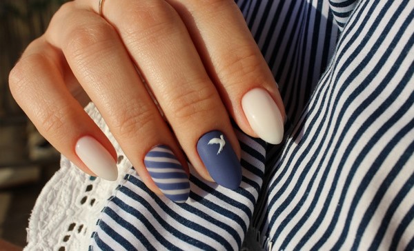 Une merveilleuse manucure pour les ongles en amande 2025-2026: photos