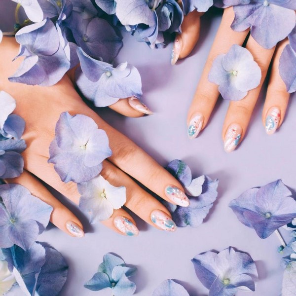 Une merveilleuse manucure pour les ongles en amande 2025-2026: photos