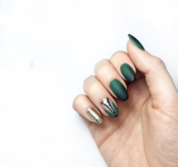 Une merveilleuse manucure pour les ongles en amande 2025-2026: photos