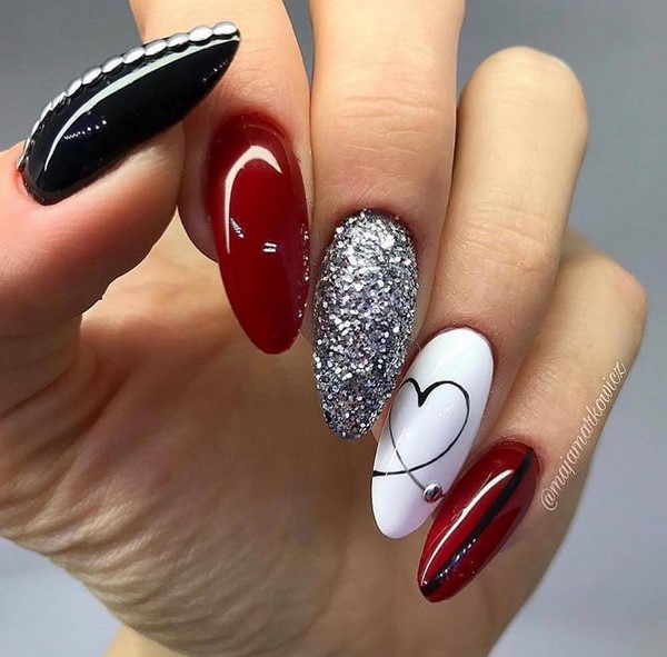 Une merveilleuse manucure pour les ongles en amande 2025-2026: photos