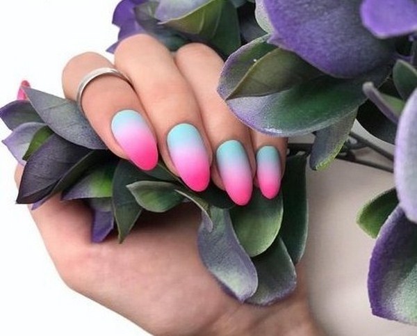 Une merveilleuse manucure pour les ongles en amande 2025-2026: photos