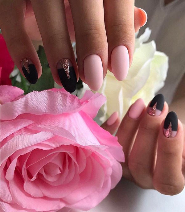 Une merveilleuse manucure pour les ongles en amande 2025-2026: photos