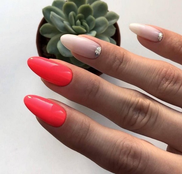 Une merveilleuse manucure pour les ongles en amande 2025-2026: photos