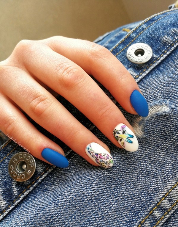 Une merveilleuse manucure pour les ongles en amande 2025-2026: photos